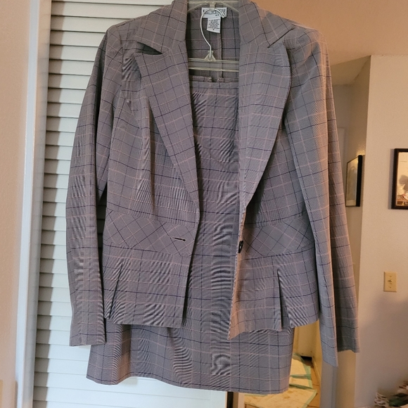 K.C. Spencer Jacket and skirt set - Picture 5 of 5